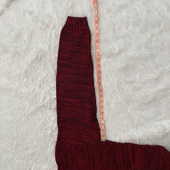 Unisex Espina Collection Crew Neck Sweater in Burgundy - Picture 5 of 9